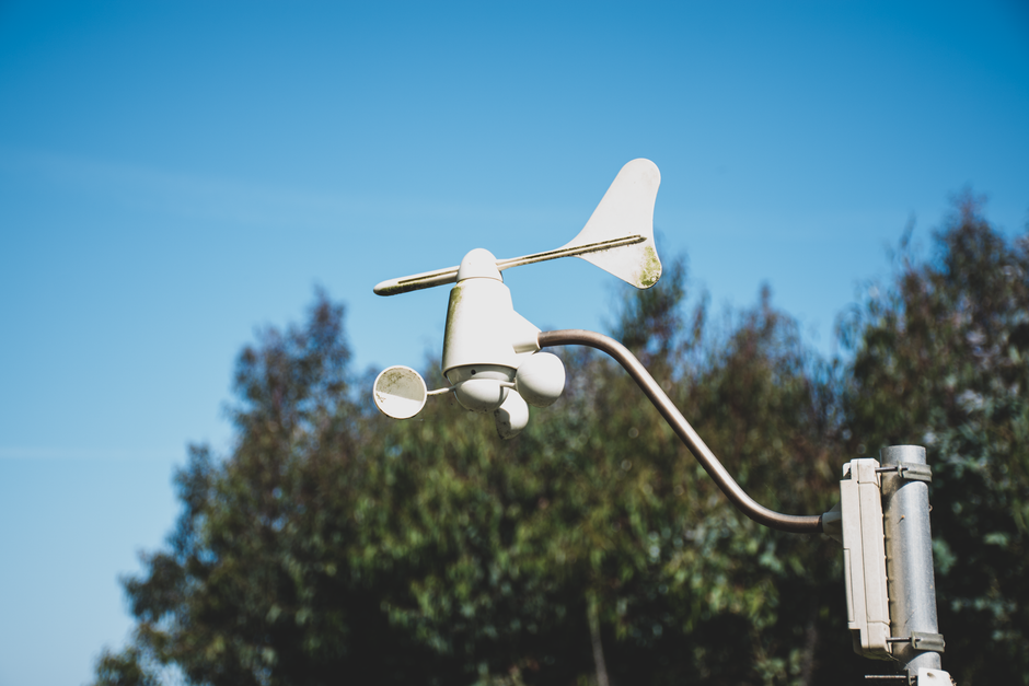 Home Weather Stations: Precise Data to Optimize Irrigation and Indoor Climate