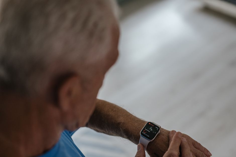 Sleep Tracking Devices: Bedside Monitors vs. Nighttime Wearables