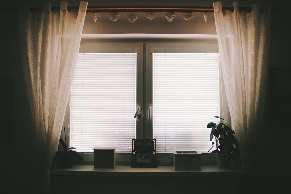Blind and Curtain Automation: Motors, Compatibility, and Voice Control